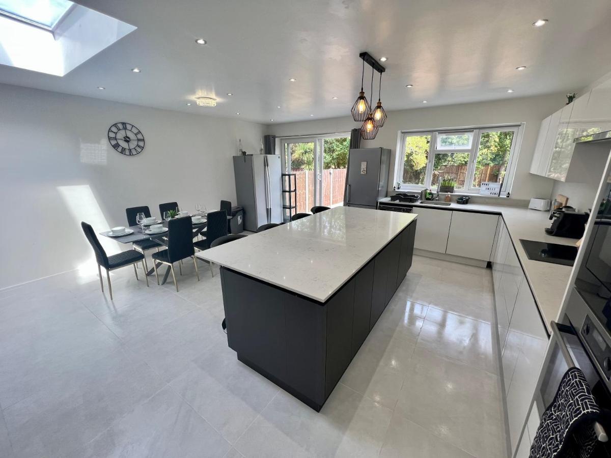Wembley Stadium 5 Star Brand New Luxury Sleeps 14 With Parking Villa Лондон Екстериор снимка