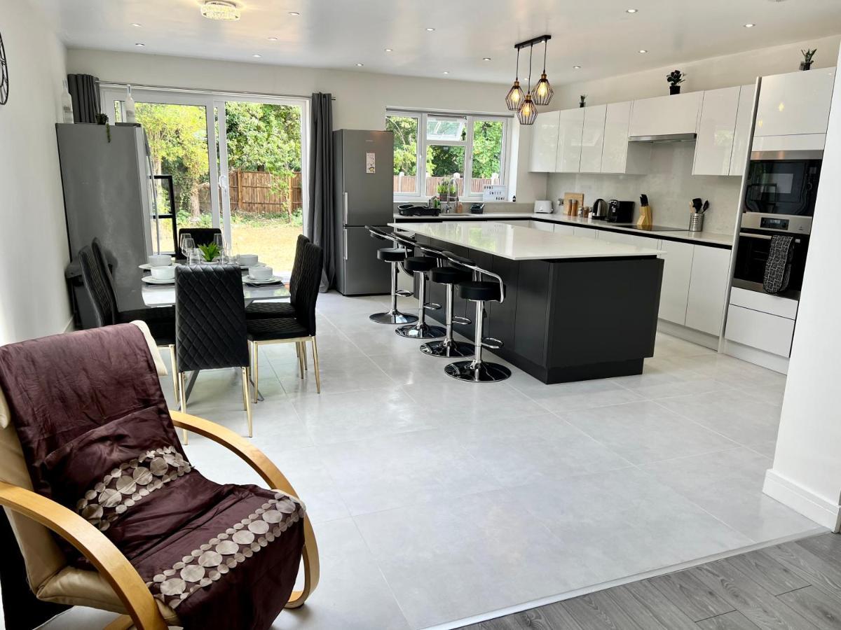 Wembley Stadium 5 Star Brand New Luxury Sleeps 14 With Parking Villa Лондон Екстериор снимка
