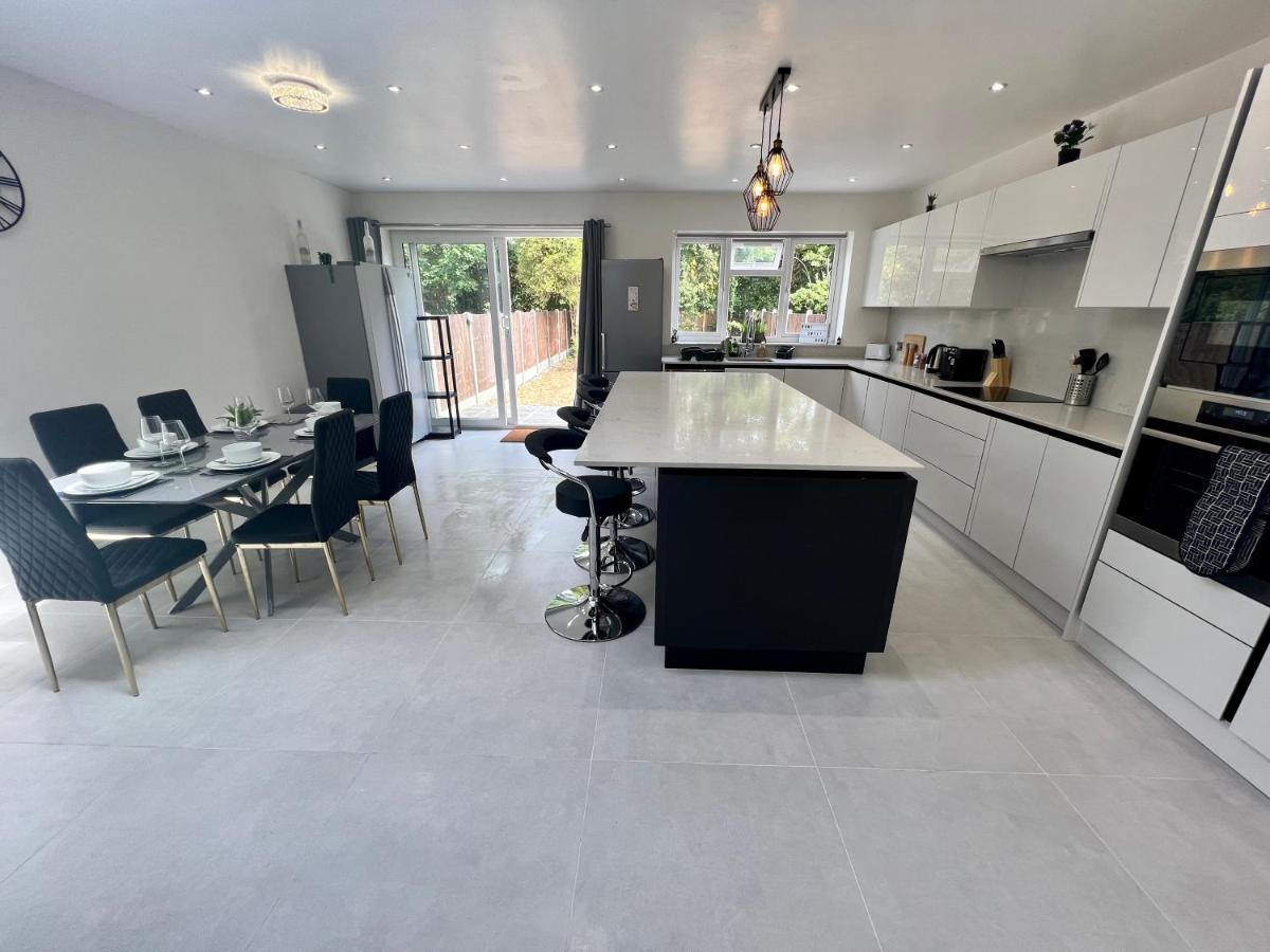 Wembley Stadium 5 Star Brand New Luxury Sleeps 14 With Parking Villa Лондон Екстериор снимка