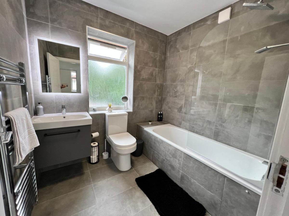 Wembley Stadium 5 Star Brand New Luxury Sleeps 14 With Parking Villa Лондон Екстериор снимка
